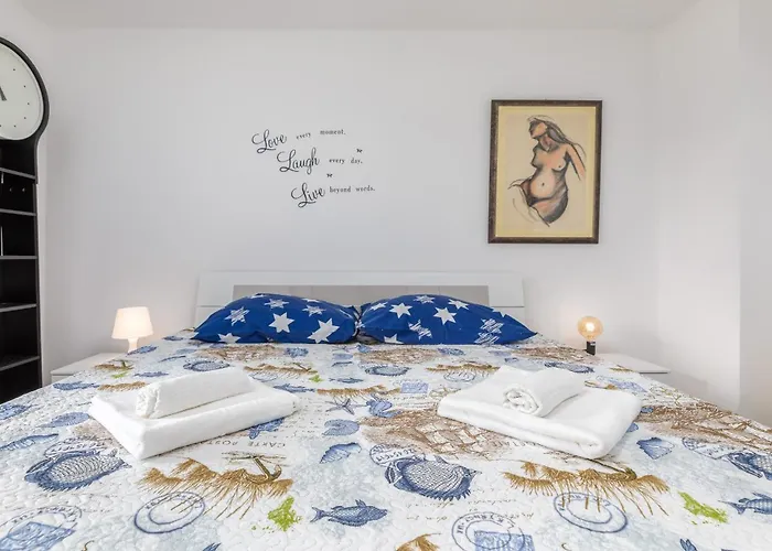 Sweet Apartment Tony
